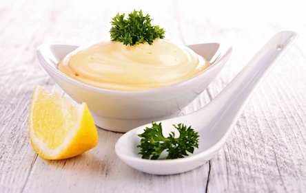 Свежие новости: Раздавали бесплатно: в Киеве дети отравились майонезом