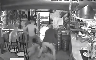 Фото новости: В Киеве без причин избили участника АТО на глазах у полиции Свежие новости: В Киеве без причин избили участника АТО на глазах у полиции