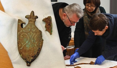 Свежие новости: На Житомирщині випадково знайшли унікальний меч часів Київської Русі