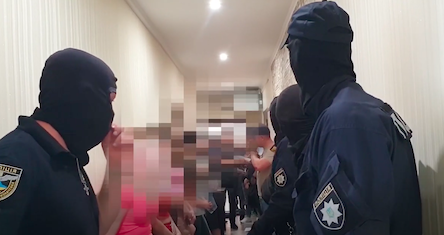 Фото новости: В Николаеве  вручили подозрения шести организаторам сети онлайн-порностудий Свежие новости: В Николаеве  вручили подозрения шести организаторам сети онлайн-порностудий