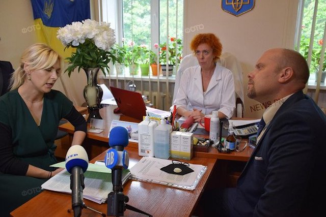 Свежие новости: Замазеева вместе с представителем НСЗУ объяснили Федоровой, что николаевскую «инфекционку» закрывать никто не будет