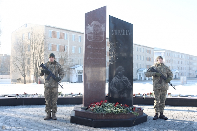 Свежие новости: В Николаеве почтили память киборгов, которые обороняли аэропорт «Донецк»