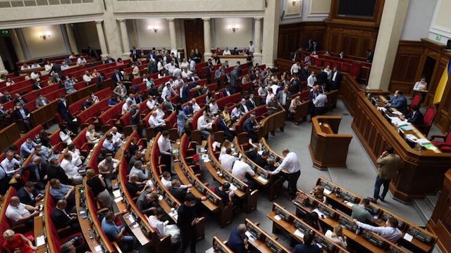 Свежие новости: Рада разрешила кандидатам в депутаты на местных выборах не предоставлять справки о судимости