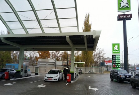 Фото новости: Николаевские депутаты обратились к и.о. мэра Казаковой по ситуации с незаконной заправкой, которая до сих пор работает Свежие новости: Николаевские депутаты обратились к и.о. мэра Казаковой по ситуации с незаконной заправкой, которая до сих пор работает