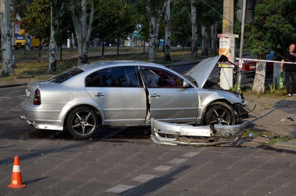 Свежие новости: ДТП в Николаеве: Skoda смята, Lexus — на крыше
