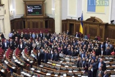 Свежие новости: ВИДЕО: С почином: фракция «Слуга народа» впервые заблокировала трибуну Верховной Рады