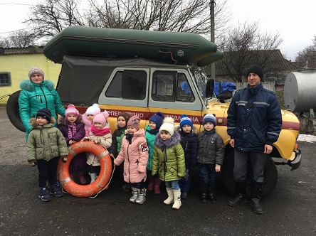 Свежие новости: Миколаївська область: рятувальники Арбузинки приймали в гостях вихованців дитячого садочку «Пролісок»