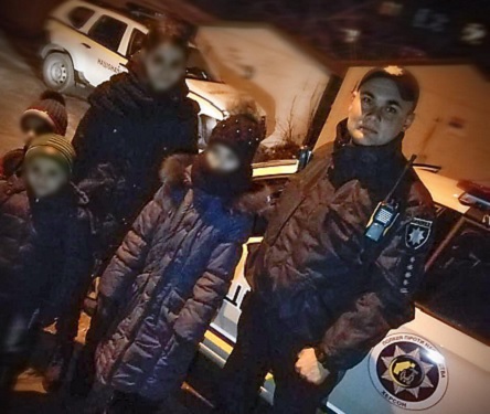 Свежие новости: В Херсонской области мужчина избил свою жену и дочь, после чего пытался выпрыгнуть с седьмого этажа, на повис на балконе