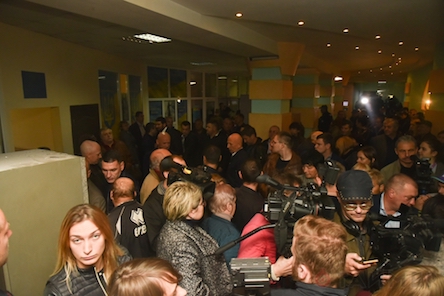 Свежие новости: В Одессе судят Труханова: в суде столпотворение и перепалки