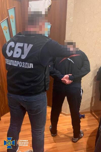 Фото новости: В Николаеве мужчина незаконно торговал прослушивающими устройствами Свежие новости: В Николаеве мужчина незаконно торговал прослушивающими устройствами