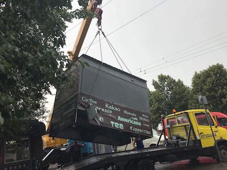 Фото новости: В Николаеве проводят демонтаж незаконно установленных временных сооружений Свежие новости: В Николаеве проводят демонтаж незаконно установленных временных сооружений
