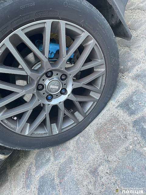 Свежие новости: У Миколаєві поліція викрила злочинця, який порізав шини автомобілів