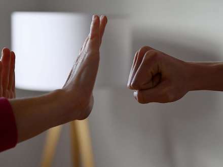 Свежие новости: Жителю Очакова за домашнее насилие грозит до двух лет тюрьмы