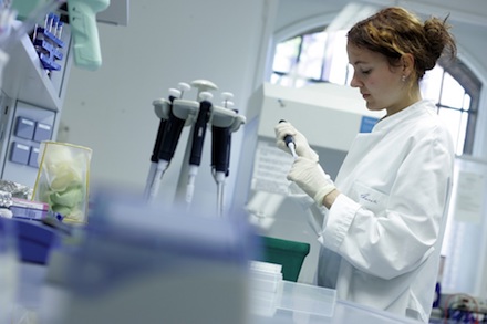 Свежие новости: Эксперты предупредили, что изменения в голосе могут быть симптомом болезни Паркинсона