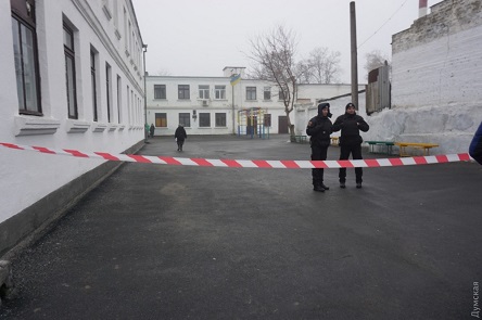 Свежие новости: На Одесщине учительница принесла в школу гранату: правоохранители оцепили здание и эвакуировали детей