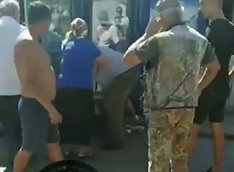 Свежие новости: ВИДЕО: В Николаеве пьяный мужчина ударил чужого плачущего ребенка