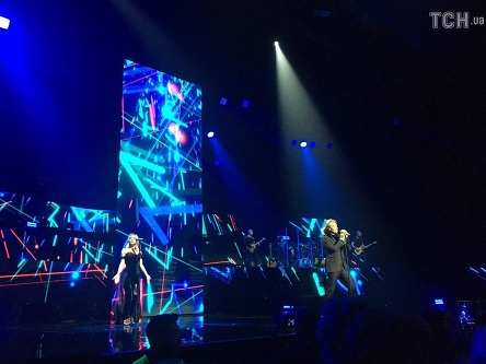 Свежие новости: ВИДЕО: Фанатки подрались на концерте Винника, чтобы быть ближе к сцене