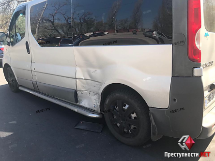 Фото новости: ВИДЕО: Автомобиль, на котором Ляшко привезли в Николаевский лабораторный центр, попал в ДТП с микроавтобусом телеканала Свежие новости: ВИДЕО: Автомобиль, на котором Ляшко привезли в Николаевский лабораторный центр, попал в ДТП с микроавтобусом телеканала