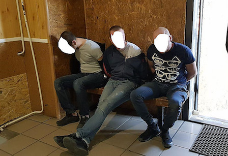 Свежие новости: В Николаеве на полицейского напал водитель «Газели» и двое его пассажиров