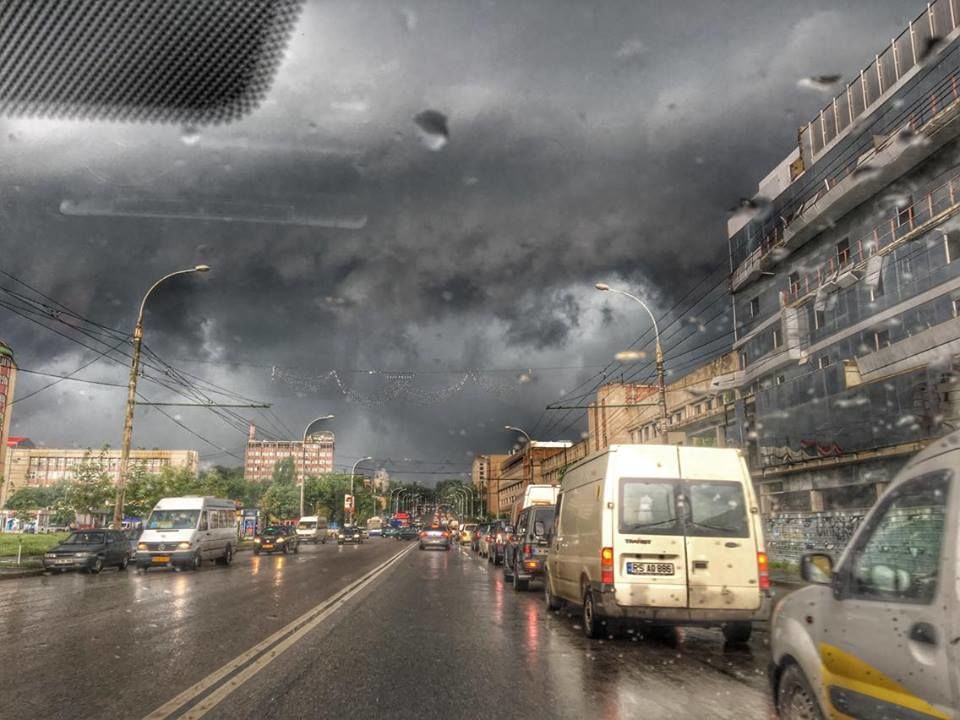 Фото новости: В Кишиневе сильный ливень. Есть погибшие Свежие новости: В Кишиневе сильный ливень. Есть погибшие