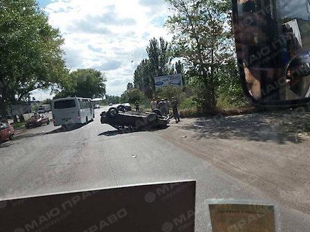 Свежие новости: В Николаеве ДТП: «BMW» врезался в «Hyundai» и перевернул его на крышу