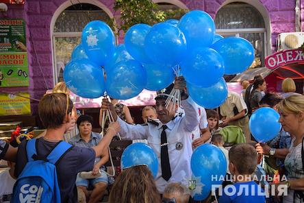 Свежие новости: На главной улице города николаевские полицейские приветствовали школьников с Днем знаний