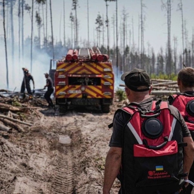 Свежие новости: Понад 200 рятувальників гасили масштабну лісову пожежу Чорнобильської зони