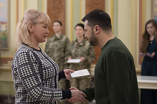 Свежие новости: Мати загиблого миколаївського Героя України отримала сертифікат на квартиру