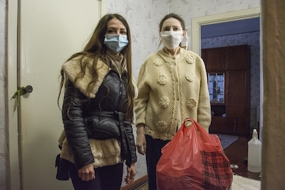 Свежие новости: Николаевским пенсионерам передали продуктовые наборы