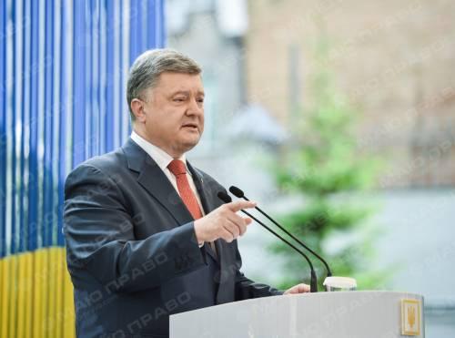 Фото новости: Порошенко озвучил условия изменений в Конституции Свежие новости: Порошенко озвучил условия изменений в Конституции