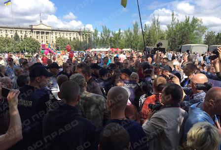 Свежие новости: В Николаеве  конфликт из-за георгиевской ленты, полиция просит «провокаторов» снять их