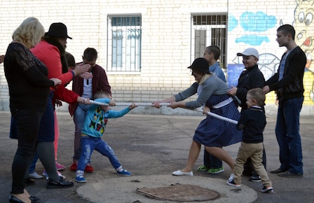 Свежие новости: Южноукраїнськ. 1 вересня відділення соціальної реабілітації дітей-інвалідів зустрів своїх вихованців