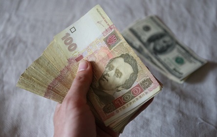 Фото новости: Наличный доллар продолжает дешеветь после выходных Свежие новости: Наличный доллар продолжает дешеветь после выходных