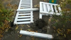 Свежие новости: В Николаеве неизвестные устроили погром на детской площадке