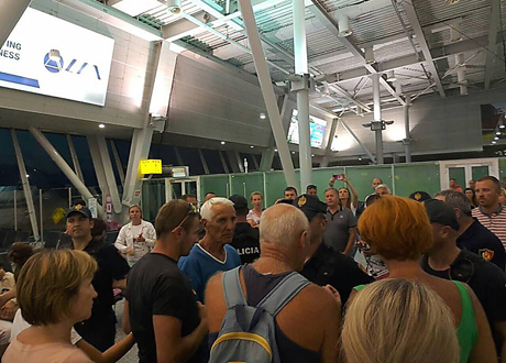 Свежие новости: Николаевские туристы застряли в аэропорту Албании