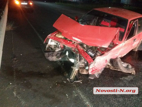 Свежие новости: Ночью на Николаевщине «ВАЗ» влетел в «отбойник» - госпитализирован пассажир