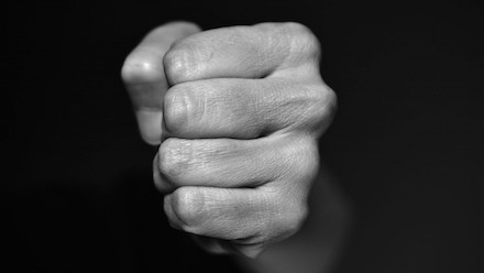 Свежие новости: Одессит избил незнакомца из-за съемки на мобильный телефон