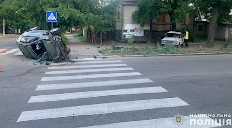 Свежие новости: У Миколаєві поліцейські встановлюють обставини ДТП, у якій постраждали двоє пасажирів