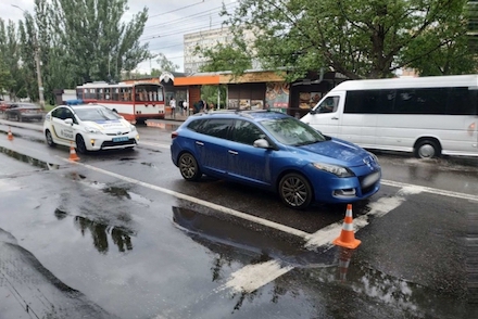 Свежие новости: В Николаеве столкнулись автомобили: водитель затормозил на запрещающий сигнал светофора