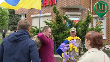 Свежие новости: Новобужане встретили земляка, который вернулся из плена пророссийских сил