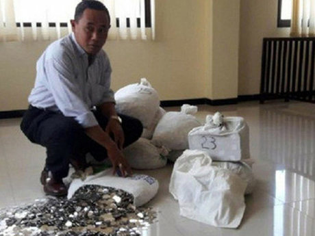 Свежие новости: В Индонезии мужчина выплатил супруге долг по алиментам почти тонной мелочи