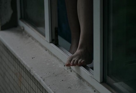 Свежие новости: В Киеве школьница разбилась, выпав из окна на 13 этаже