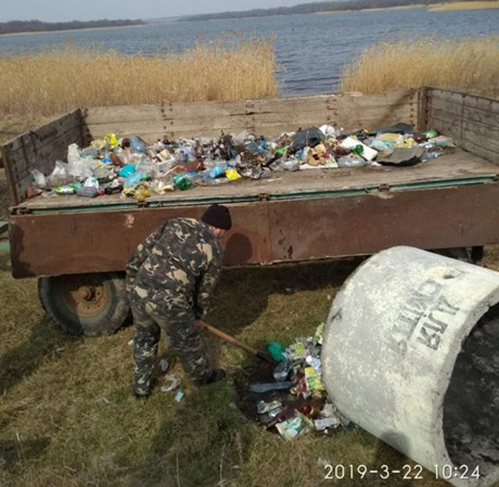 Свежие новости: Рыбинспекторы Николаевщины собрали около 100 мешков мусора возле водоемов