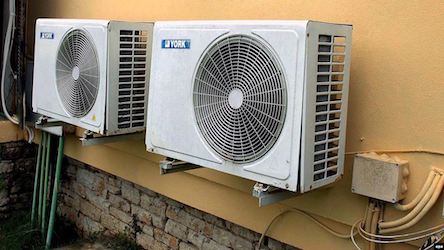 Свежие новости: В обласній клінічній лікарні для відновлення роботи КТ встановлюють новий промисловий кондиціонер