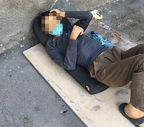 Свежие новости: Николаевские патрульные задержали мужчину, разыскиваемого за умышленное убийство