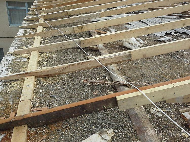 Свежие новости: Мэрия Николаева выделила на реконструкцию крыши в школе 2,5 миллиона гривен