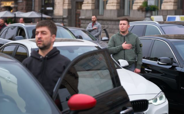 Свежие новости: Хвилину мовчання тепер оголошуватимуть через гучномовці по всій Україні
