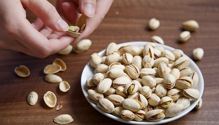 Свежие новости: На Николаевщину завезли ядовитые фисташки