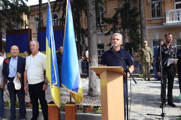 Фото новини: У Первомайську відкрили Алею Слави загиблих військових громади Свіжі новини: У Первомайську відкрили Алею Слави загиблих військових громади