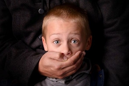 Свежие новости: Под Киевом пытались похитить ребенка на остановке транспорта